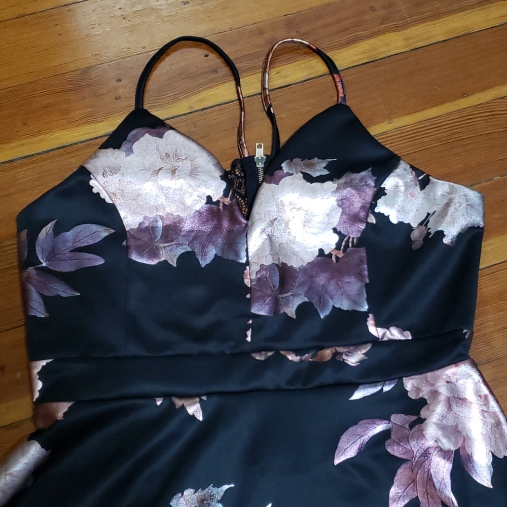 Dress - Picture 2 of 3